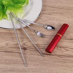 De Service De Table Avec Ensemble De Couverts Pour Les V