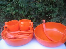 ensemble plastique orange de camping ann&eacute;es 60/70