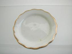 f&egrave;ve - UN PLAT BLANC ET OR 3.05 CM DE DIAMETTRE