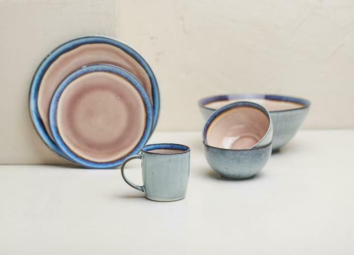 1 rose sombre assiette argile ceramique rustique