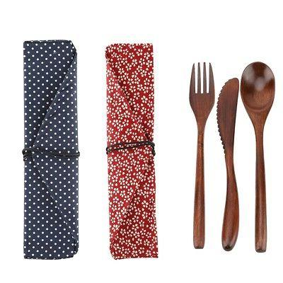 ensemble de couverts ecologiques en bois de