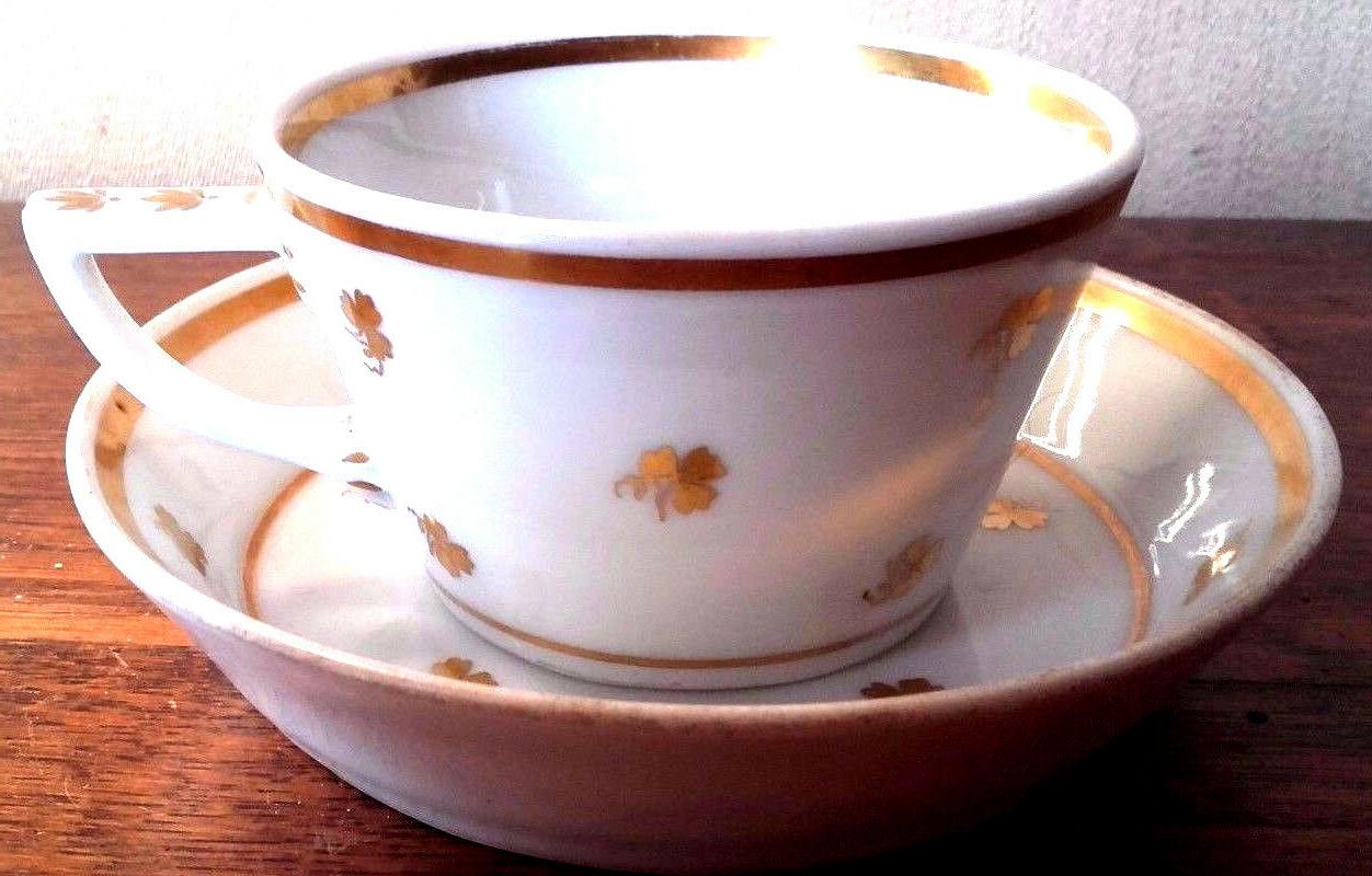 grande tasse blanche sous tasse forme ecuelle