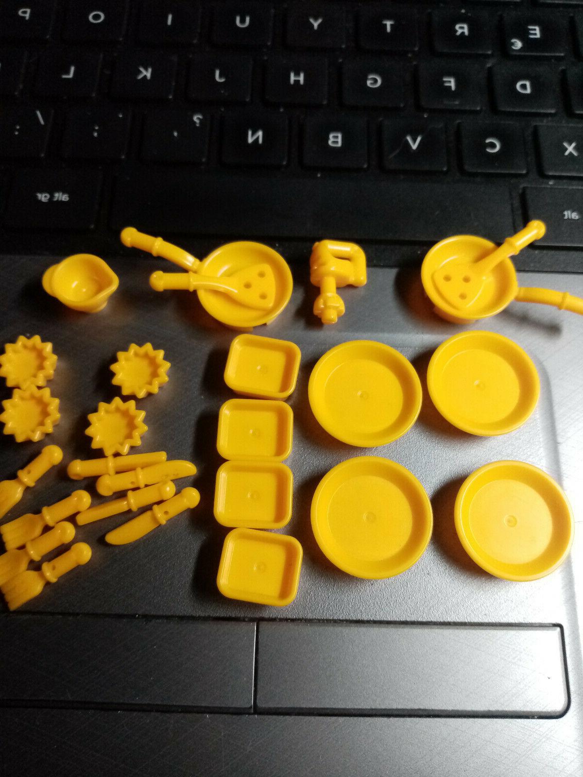 lot vaisselle jaune 26 pieces simpson city
