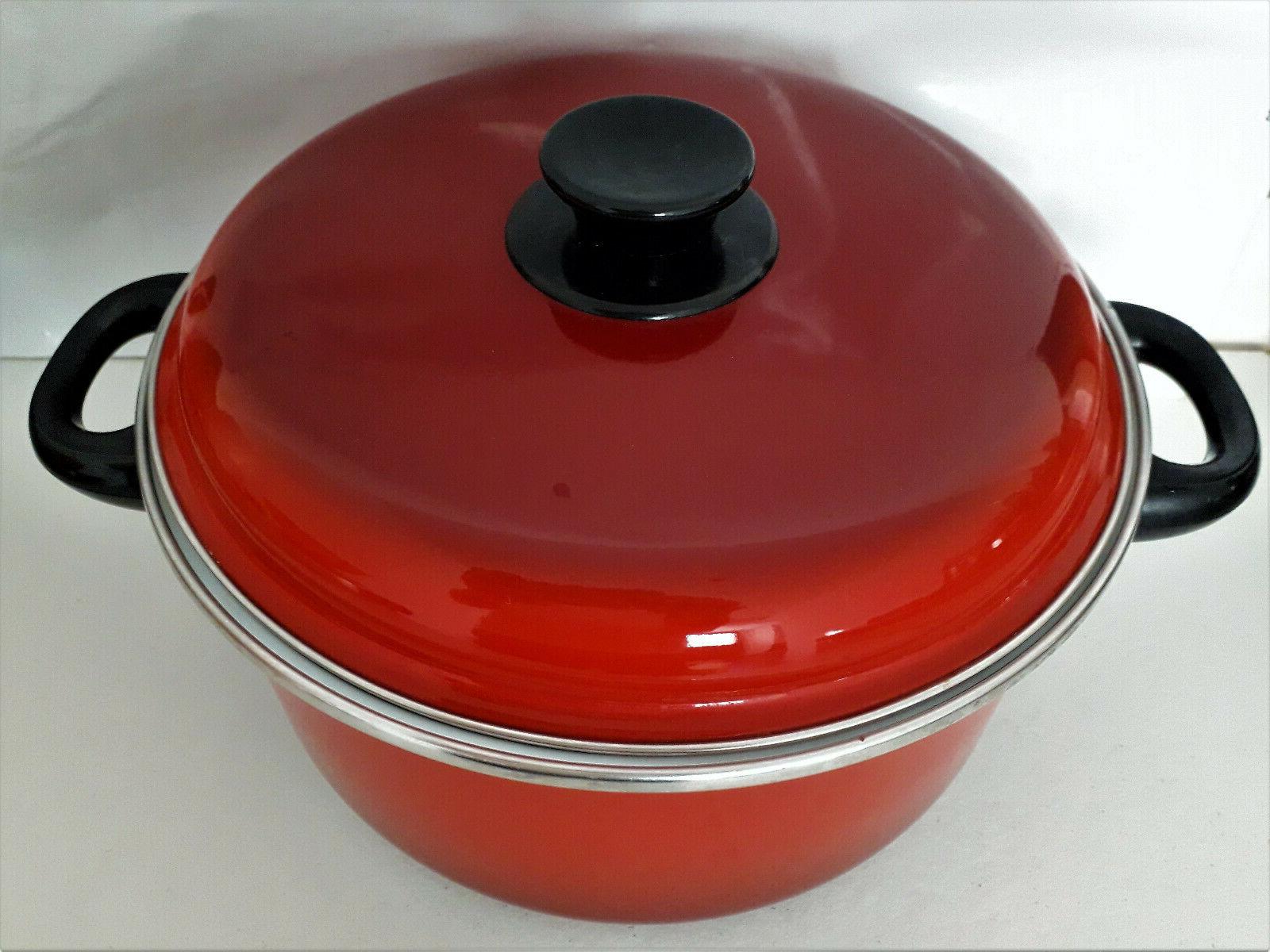 marmite rouge avec couvercle en tole emaillee