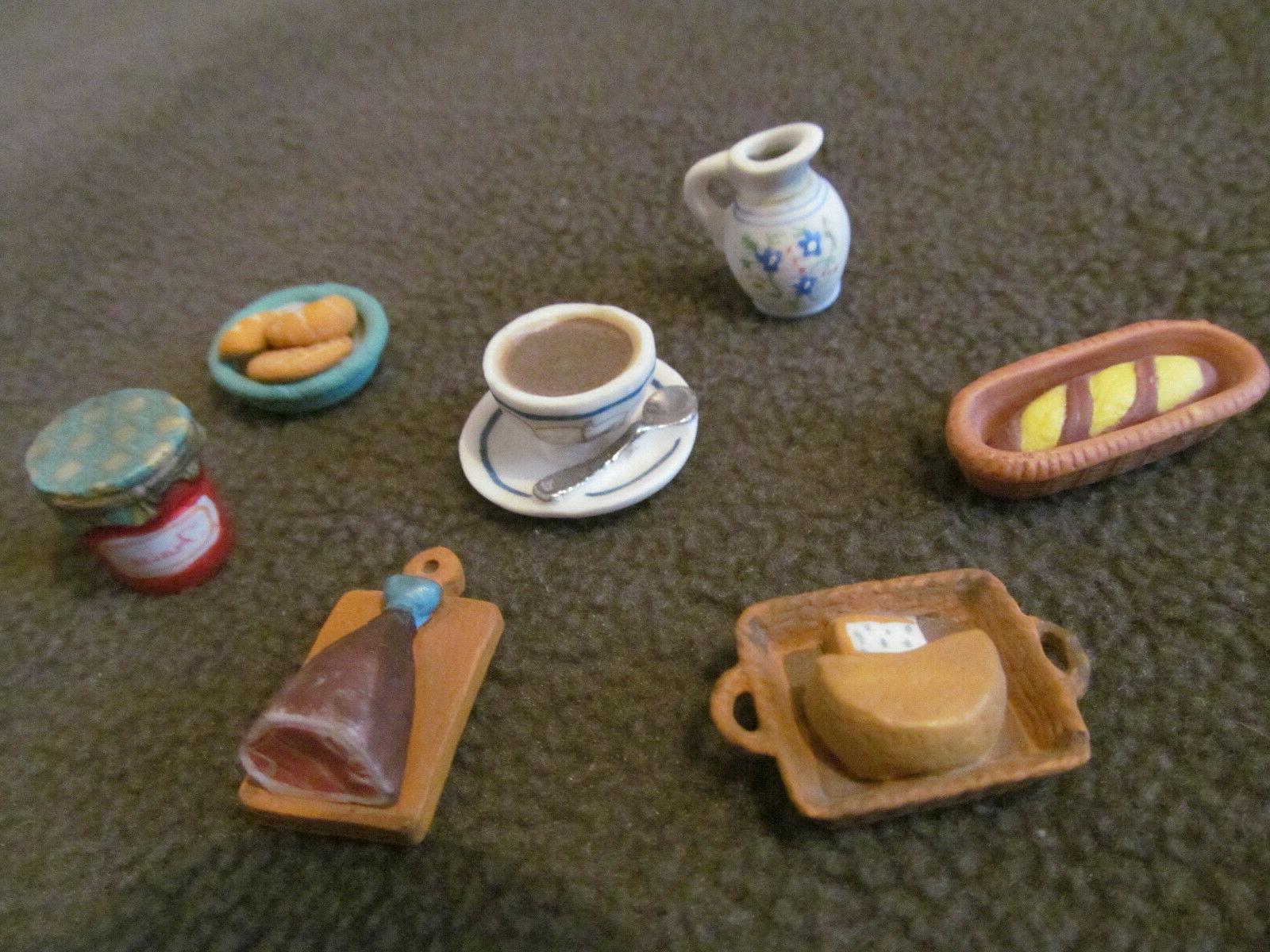 miniatures vitrine vaisselle moulin couverts cocotte assiett